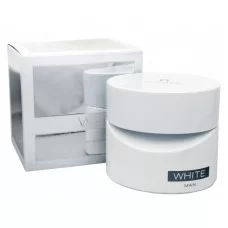 Aigner White man